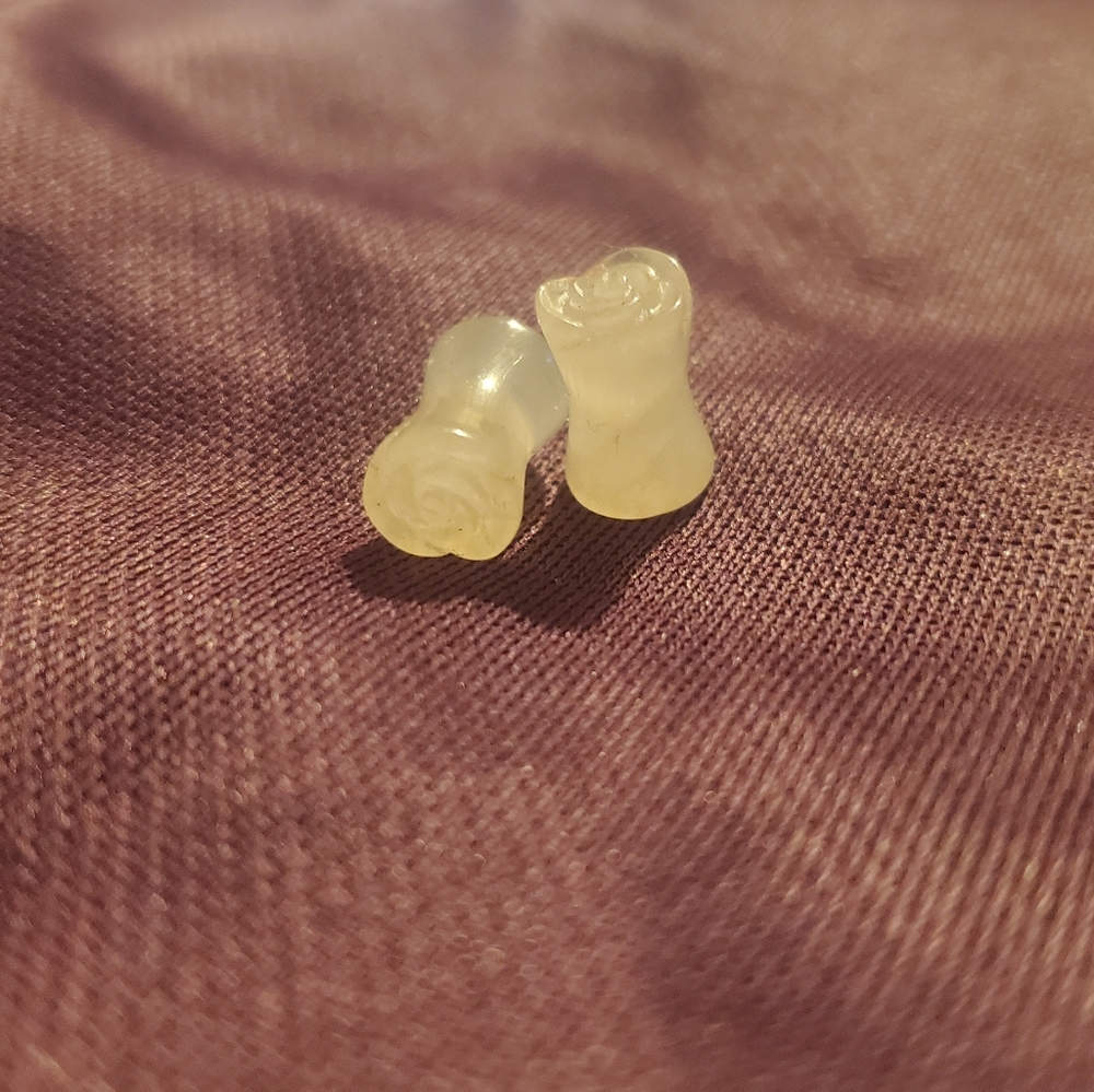 Natural Rose Quartz Carved Plugs size 2g